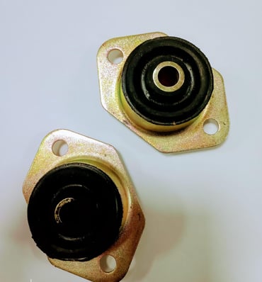 JUNGHEINRICH EFG 216K/220/320 KABİN VE ŞASE PARÇALARI ÖN KABİN TAKOZU 51192366
